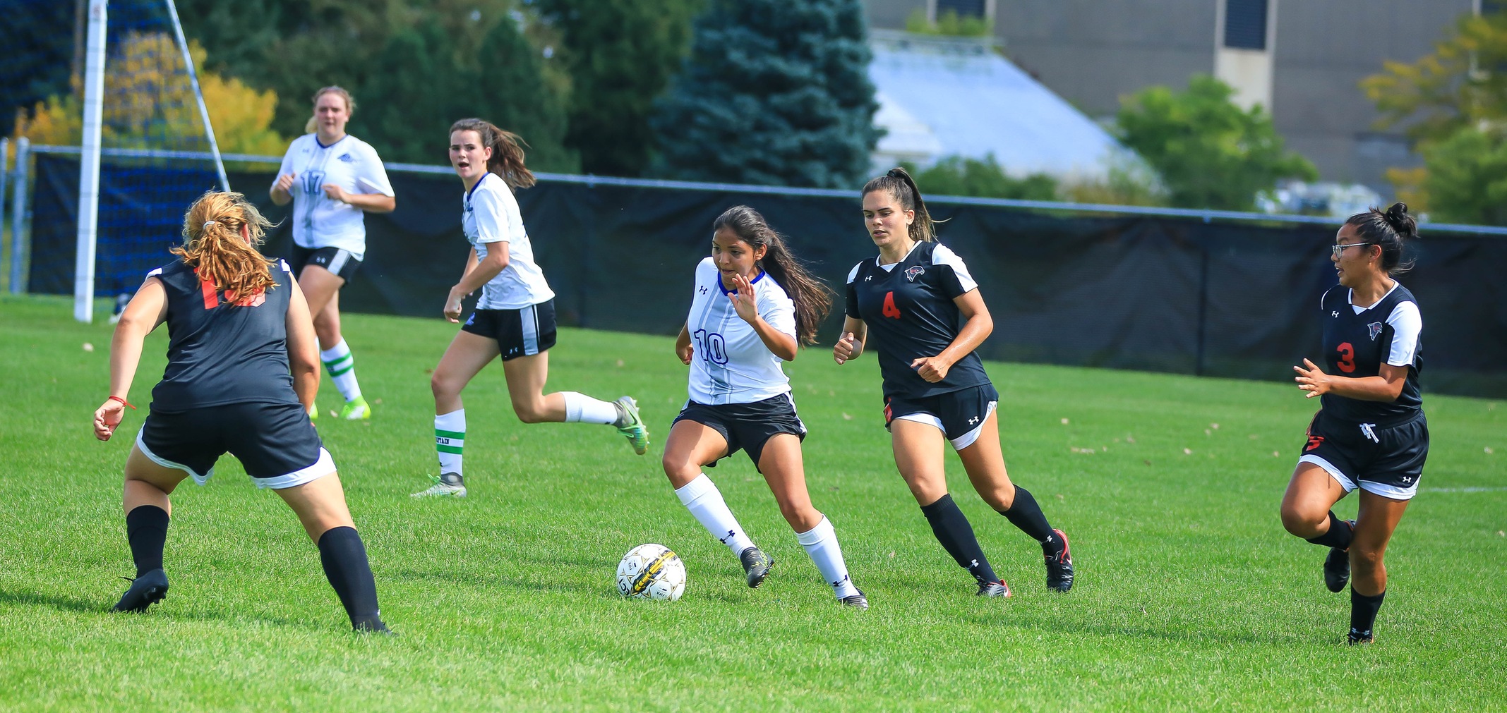 Women’s soccer team finished the season with a 9-9 record