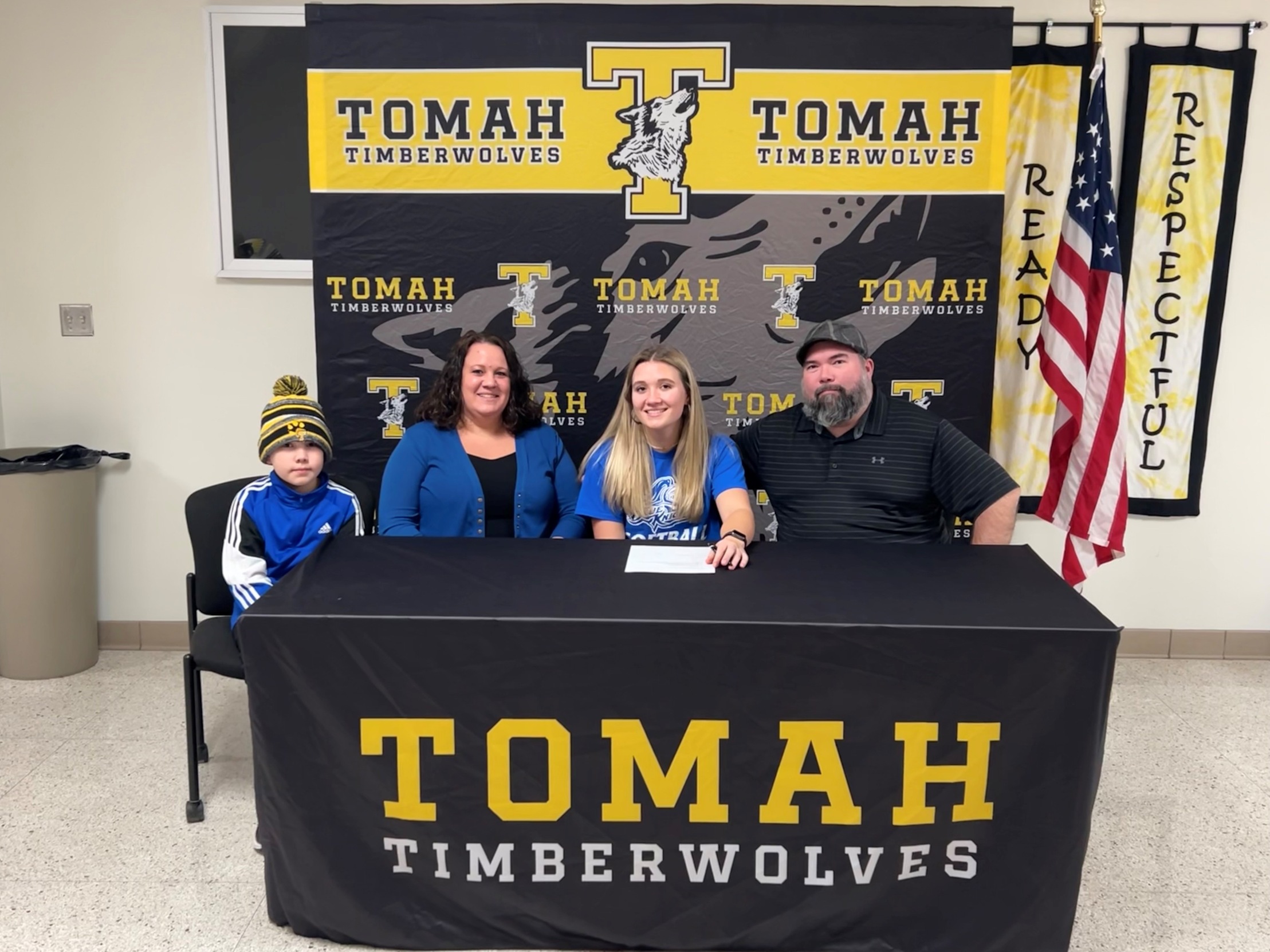 KENNEDY NOTH SIGNS WITH BLUE KNIGHTS