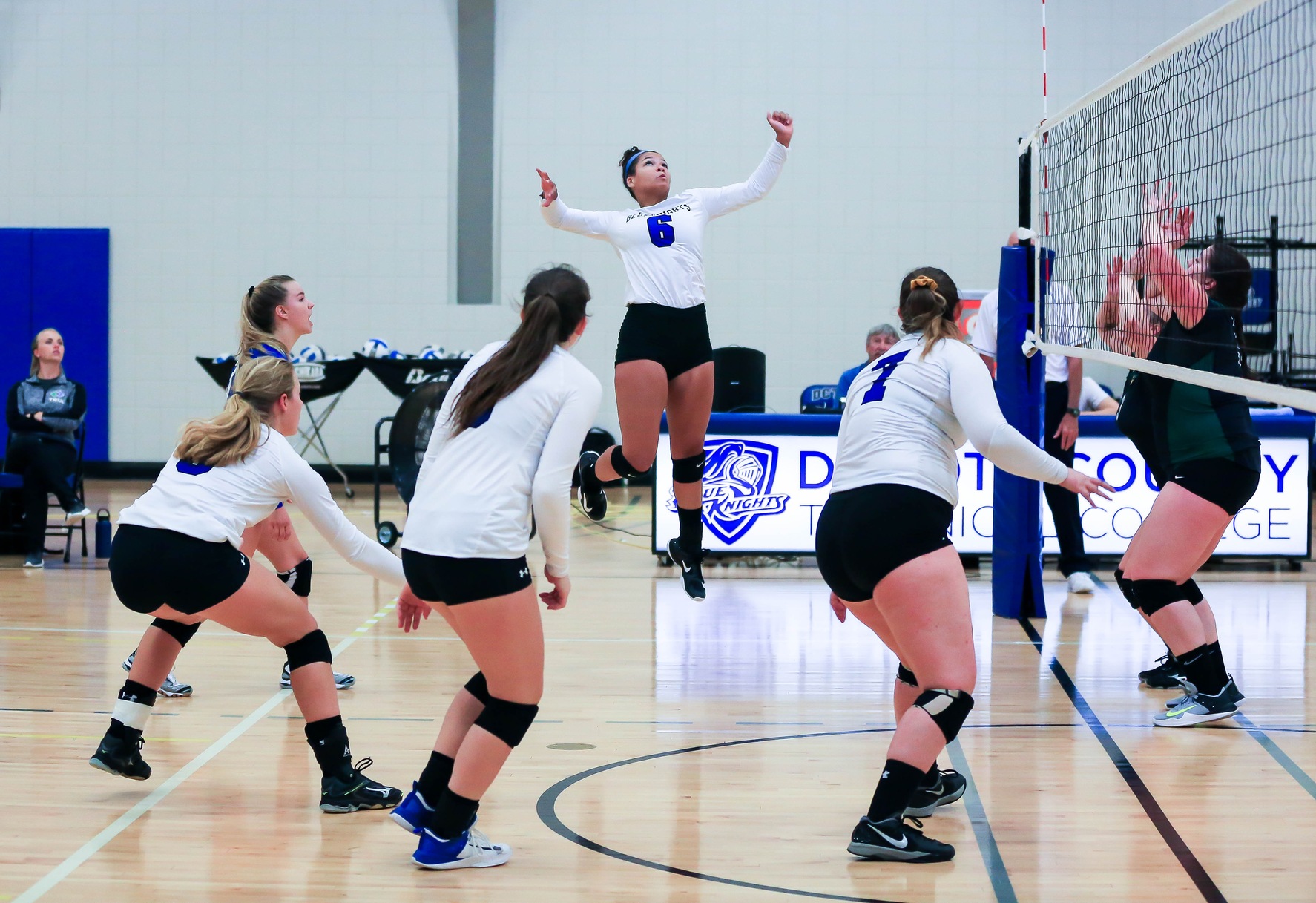 Blue Knights Volleyball Goes 1-1 on Weekend